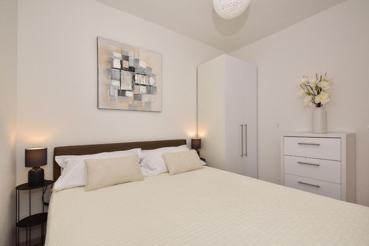 Apartman Luka Igrane Buitenkant foto