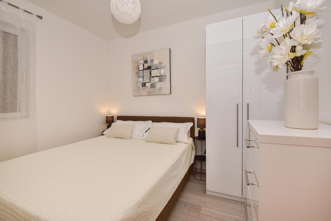 Apartman Luka Igrane Buitenkant foto