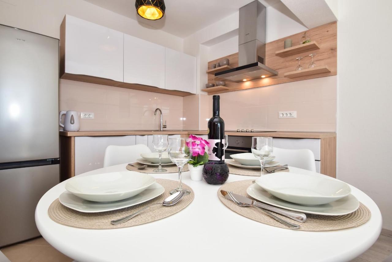 Apartman Luka Igrane Buitenkant foto